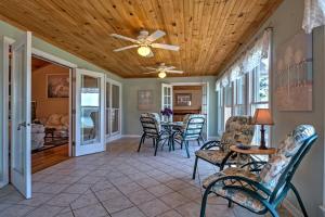 Cozy Dale Hollow Lake Cabin with Deck and Creek Views!