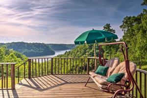 Cozy Dale Hollow Lake Cabin with Deck and Creek Views!