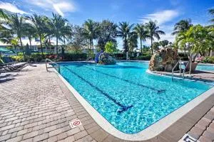 Naples Condo with Golf View and Resort-Style Amenities - Naples Manor