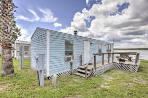 obrázek - Cozy Lakefront Home in Ocala with Deck, Grill and AandC!