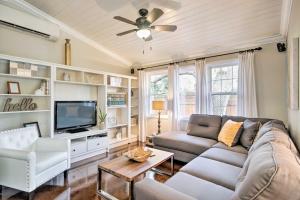 Chic Sarasota Cottage Near Beaches and Downtown!