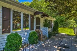 Serene Orchard Park Apartment Large Yard and Patio! - East Aurora