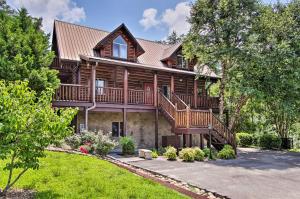Holiday Home room in Family Retreat Hot Tub BBQ Deck and Game Room!
