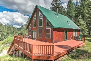Cloudcroft Home with Spacious Stargazing Deck!
