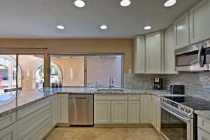 Home w Pool + Golf Course Views, 6 Mi to Old Town