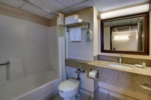Deluxe Queen Room room in EverSpring Inn & Suites