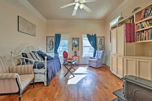 Cottage on Bulverde Ranch with Pool and Farm Access!