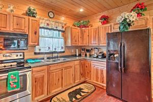 Creekside Cabin with Hot Tub in Gatlinburg!