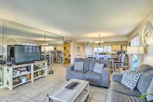 Miramar Beach Retreat - Beachfront and Poolside