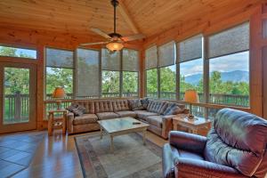 Mtn-View Cabin with Private Hot Tub in Gatlinburg!