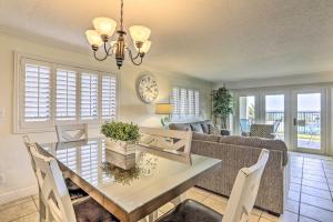 Miramar Beach Retreat - Beachfront and Poolside