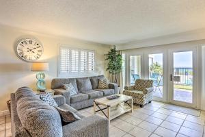 Miramar Beach Retreat - Beachfront and Poolside