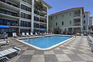 Miramar Beach Retreat - Beachfront and Poolside