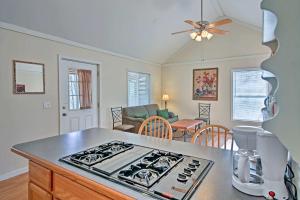 Forest Views! ‘The Woodshop’ Robbinsville Cabin