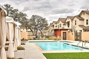 Pool Access Upscale and Modern Austin Townhome - Cedar Park