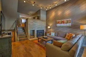 Ski-In Breckenridge Abode Walk to Main St and Lifts - Брекенридж