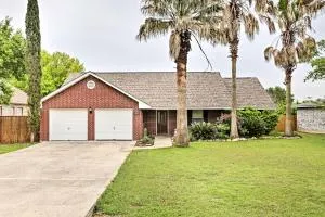 2 Mi to Lake McQueeny Gem with Covered Patio - McQueeney