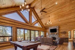 3 Mi to Slopes Breck Cabin with Hot Tub and Views