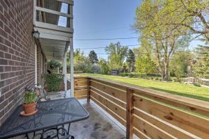 11 Mi to Denver Zoo Lakewood Studio with Fire Pit!