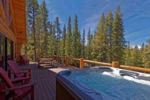 3 Mi to Slopes Breck Cabin with Hot Tub and Views