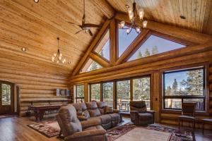 3 Mi to Slopes Breck Cabin with Hot Tub and Views