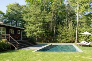 East Hampton Home with Pool and Fire Pit - Near Village