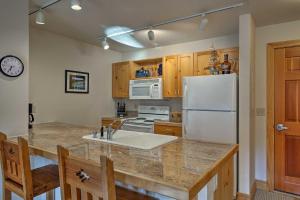 Cozy Driggs Condo with Hot Tub and Ski Shuttle Service