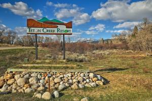 Cozy Driggs Condo with Hot Tub and Ski Shuttle Service