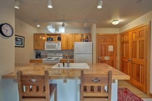 Cozy Driggs Condo with Hot Tub and Ski Shuttle Service