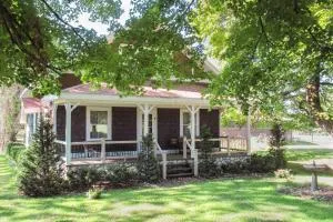 Wilderness Retreat and Cross-Country Ski Center! - Tustin