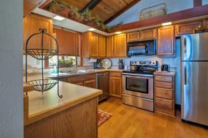 11 Mi to Palisades Tahoe Lakefront Home with View!