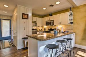 Keowee Keys Home with Mountains View and Lake Access!