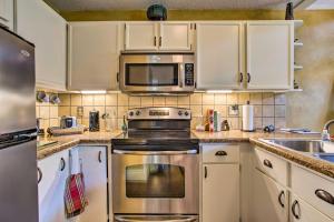 Keowee Keys Home with Mountains View and Lake Access!