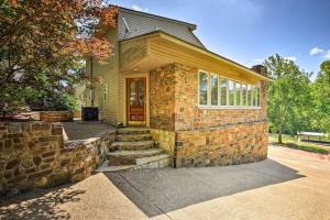 Holiday Home room in Waterfront Hot Springs Cabin with Deck and Private Dock