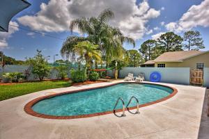 Holiday Home room in Sebastian Home with Private Pool and BBQ-7mi from Beach