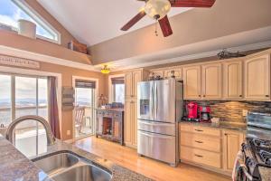 Family Home w Decks & Sunset Views in Beech Mtn!