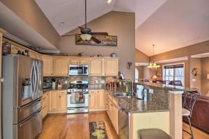 Family Home w Decks & Sunset Views in Beech Mtn!