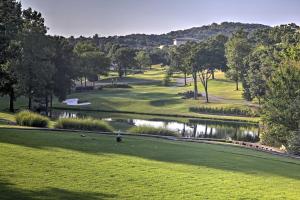 Indoor Pool Access: Golf Getaway Near 76 Strip!