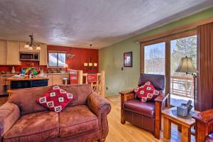 Balcony, Fire Pit and Grill Grand Lake Retreat!