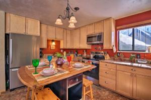 Balcony, Fire Pit and Grill Grand Lake Retreat!