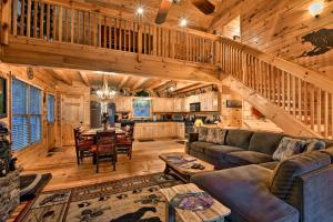 Riverside Ellijay Cabin w Hot Tub & Game Room