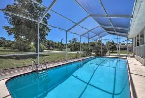 Spring Hill Home with Pool about 1 Mi to Weeki Wachee - Brookridge
