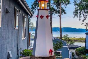 The Lillipad in Lilliwaup Magnificent Waterfront!