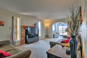 Cozy Page Home with Views and Grill - Near Lake Powell