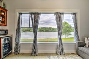 Lakefront Studio Guest Home on Hermann Wine Trail!