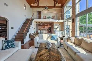 Waterfront Granbury House with Deck and Private Dock! - غرانبوري