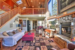 Cozy Idyllwild Cabin with Decks - Steps from Hiking!