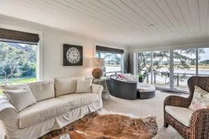 Waterfront Seaside Beach Home with Views and Hot Tub! - Gearhart