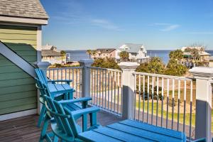 Holiday Home room in St Helena Island Home with Golf Cart - Walk to Beach!