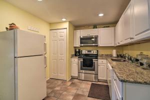 Updated Condo Near Beach Ideal Walkable Location!